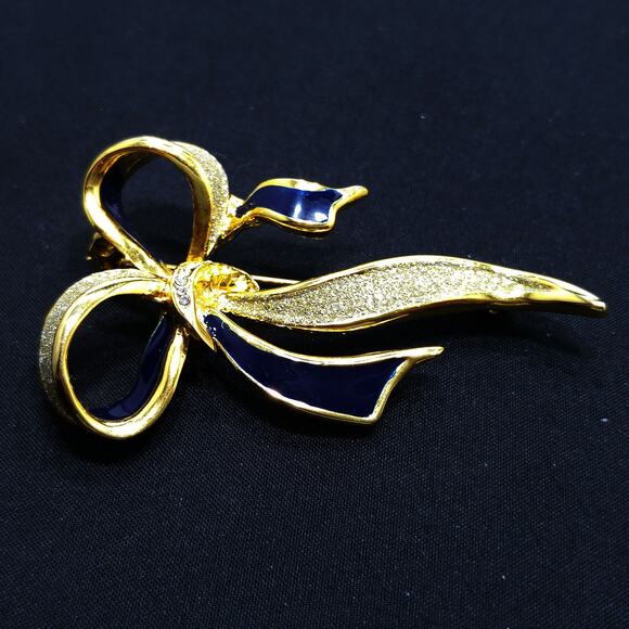 Blue Enamel Gold Plated Bow Brooch, Faux Diamond Dust Finish, 1960s Vintage - Picture 8 of 8
